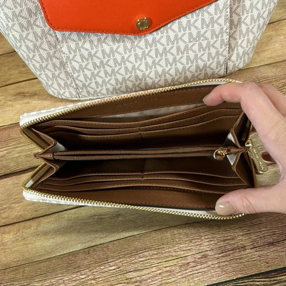 NWOT- Jet Set Medium Multifunction Pocket Tote Bag with Wallet - Picture 12 of 16